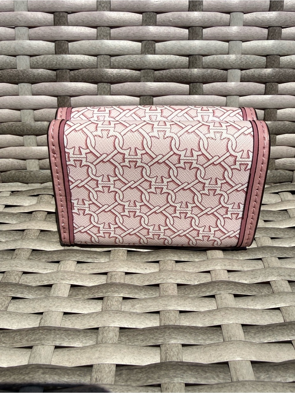 KATE SPADE Micro Pink ♠️ Pattern Tri-Fold Wallet + Gold Tone Hardware LIKE NEW - Picture 2 of 6